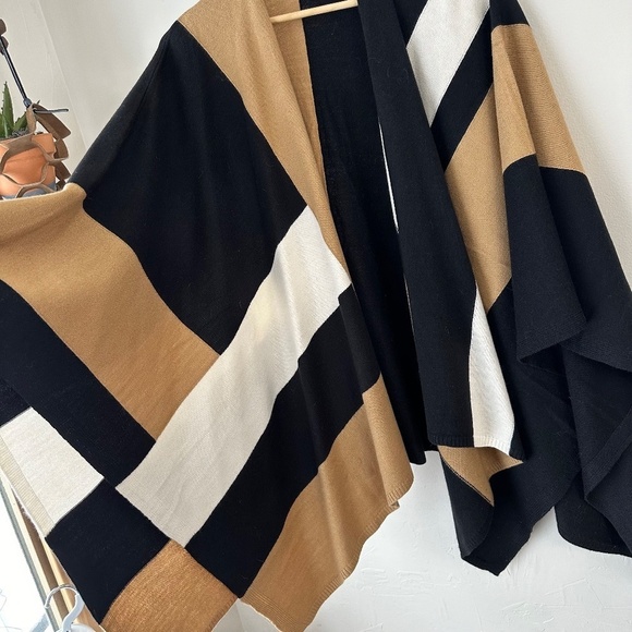 Parrish LA Sweater‎ Poncho Cardigan Wrap Tan Winter White Black Fringe OS - Picture 3 of 9